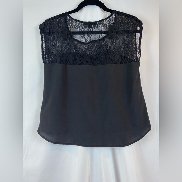 Black‎ Lace Sleeveless Blouse - Picture 4 of 4